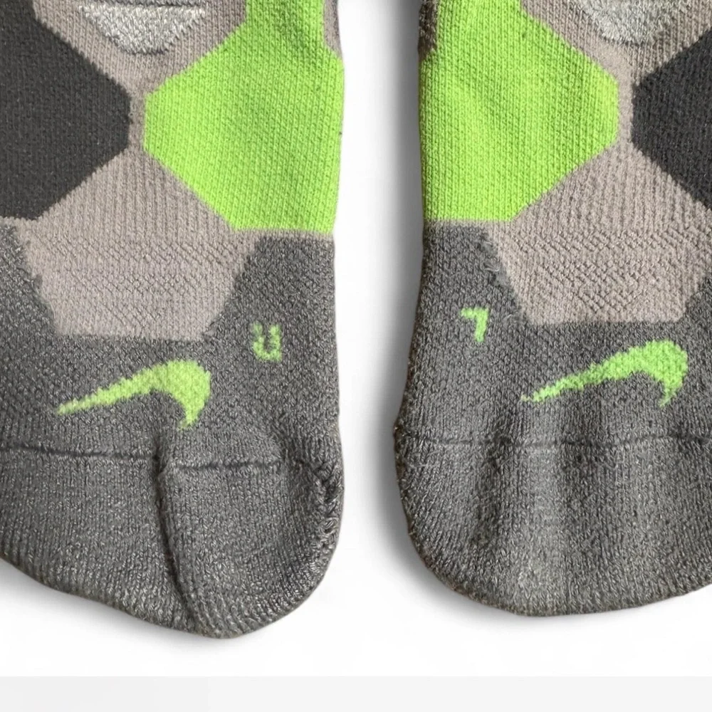 Nike LeBron James Elite Basketball Socks Boys Small